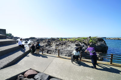 障がい者　山形県・庄内の海　ユニバーサル